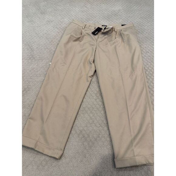NWT Izod Golf Classix sun control slacks 42‎ x 30 NEW - Picture 1 of 8